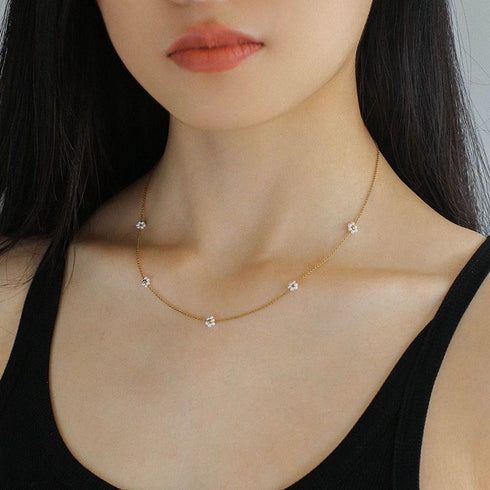 Dainty Flower Pearl Necklace - Zafari Studio Jewelry