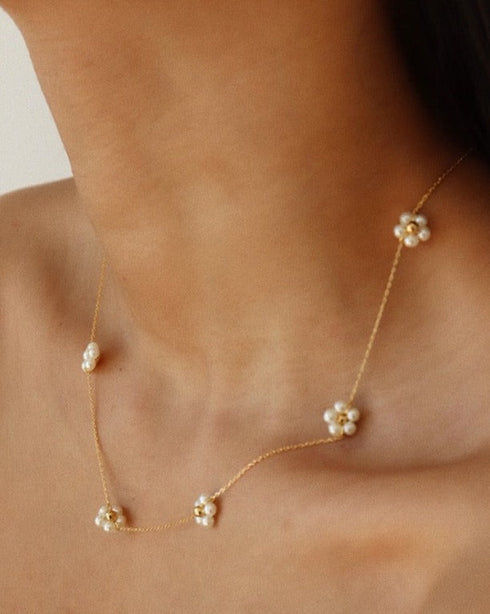 Dainty Flower Pearl Necklace - Zafari Studio Jewelry