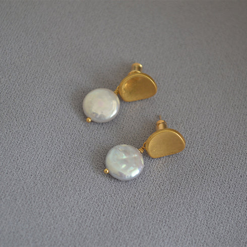 Gold Button pearl earrings - Zafari Studio Jewelry