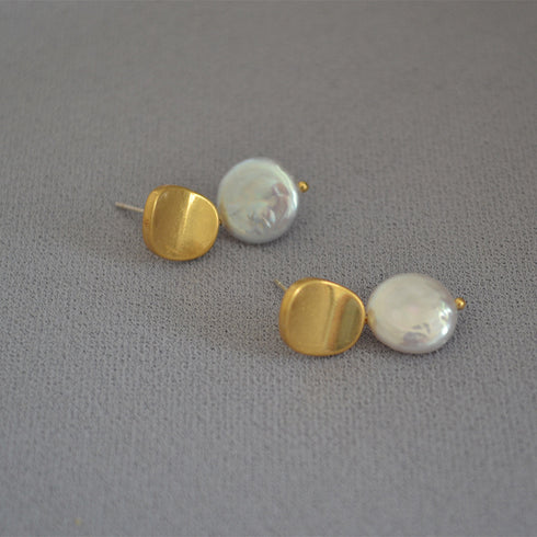 Gold Button pearl earrings - Zafari Studio Jewelry