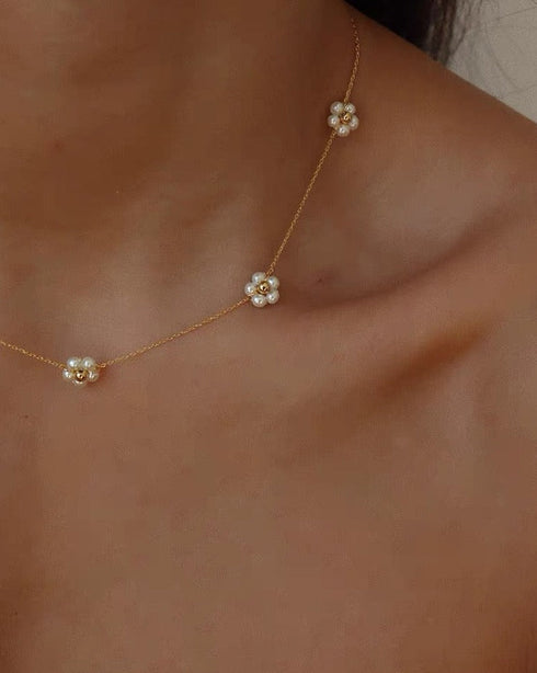 Dainty Flower Pearl Necklace - Zafari Studio Jewelry