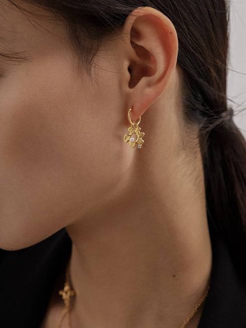 Vintage Daisy Flower Necklace Bracelet Earrings Gold Vermeil (Purchase Individually) - Zafari Studio Jewelry