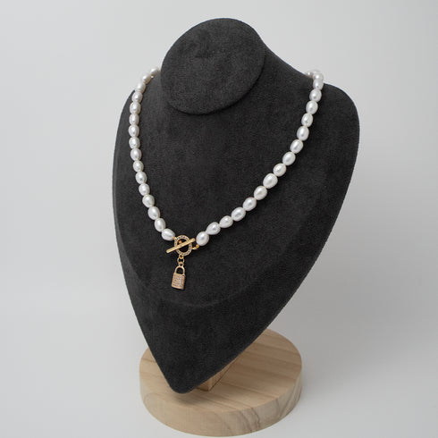 Lock Freshwater Pearls Necklace - Zafari Studio Jewelry