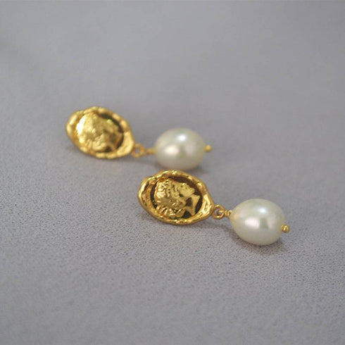 Face coin gold freshwater pearl earrings - Zafari Studio Jewelry