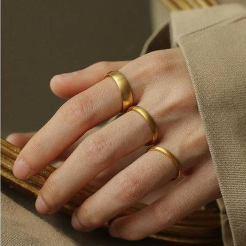 Modern Gold Signet Ring - Zafari Studio Jewelry