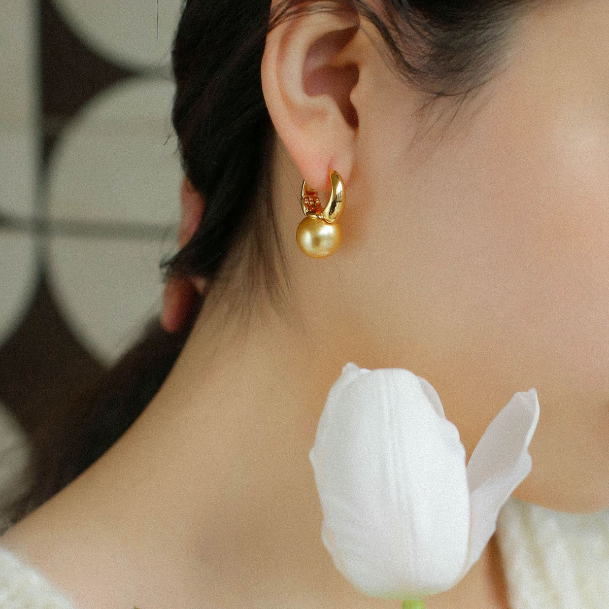 Classic Bucket-Shaped Swarovski Pearl Earrings - Zafari Studio - Zafari Jewlery 