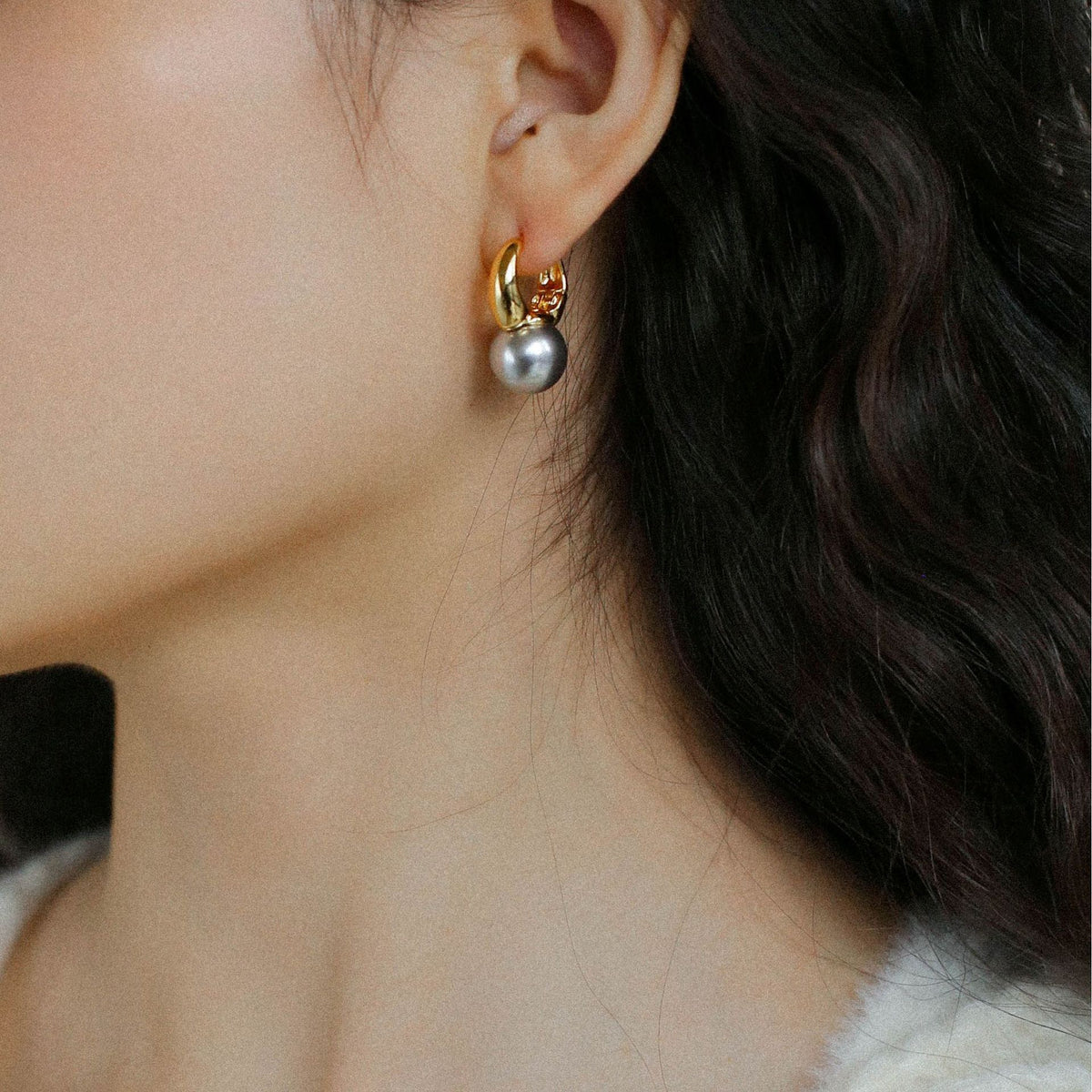Classic Bucket-Shaped Swarovski Pearl Earrings - Zafari Studio - Zafari Jewlery 