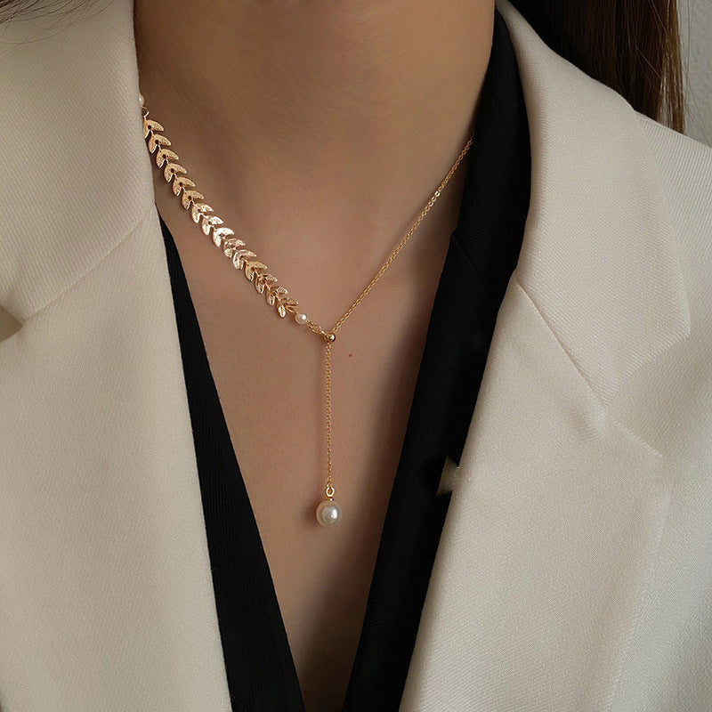 Gold Laurel Leaf Pearl Drop Necklace | Zafari Studio | Necklaces