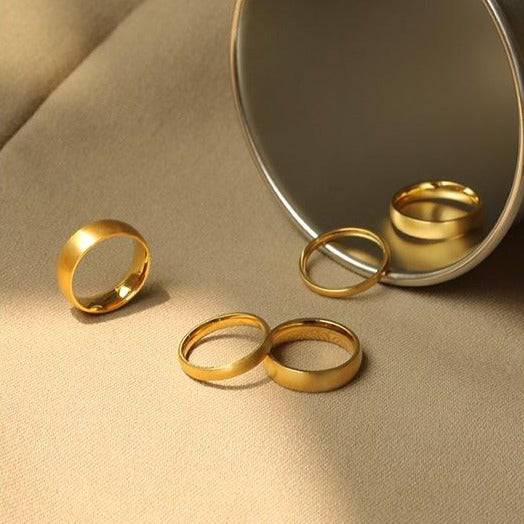 Modern Gold Signet Ring - Zafari Studio Jewelry